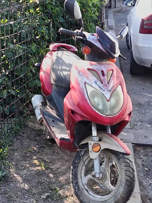 Vând scuter 4t înmatriculat la primărie