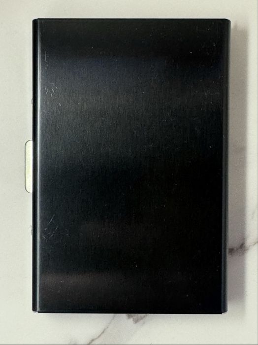 Невероятен нов метален RFID калъф за карти с 6 отделения