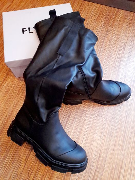 Нови дамски ботуши