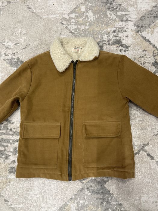 Продам детсткую верхную одежду на 7-8 лет