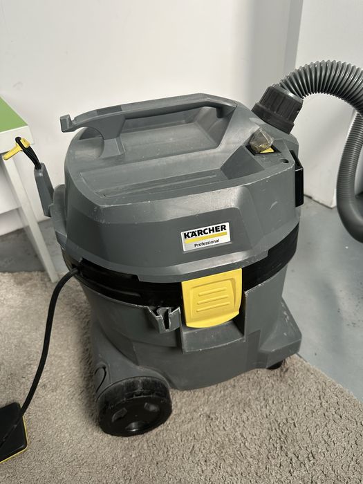 Aspirator profesional Kärcher NT – Funcțional