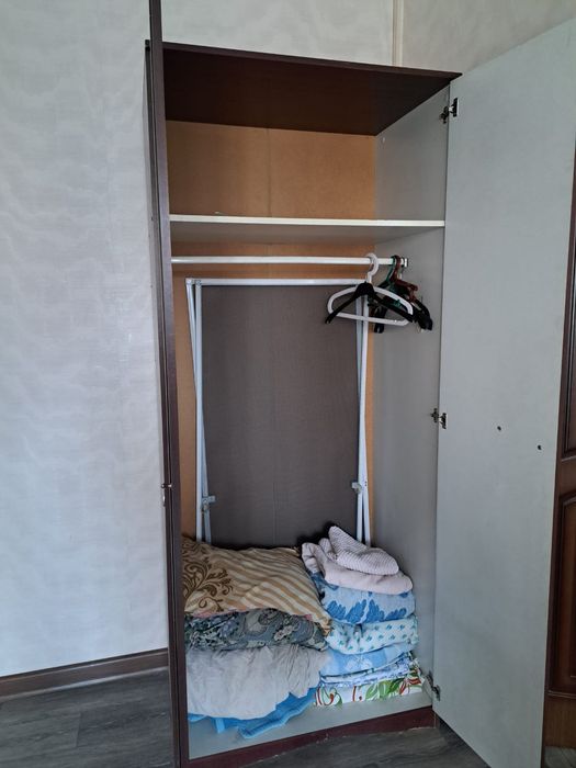 Мебель в дом  шкаф и стол