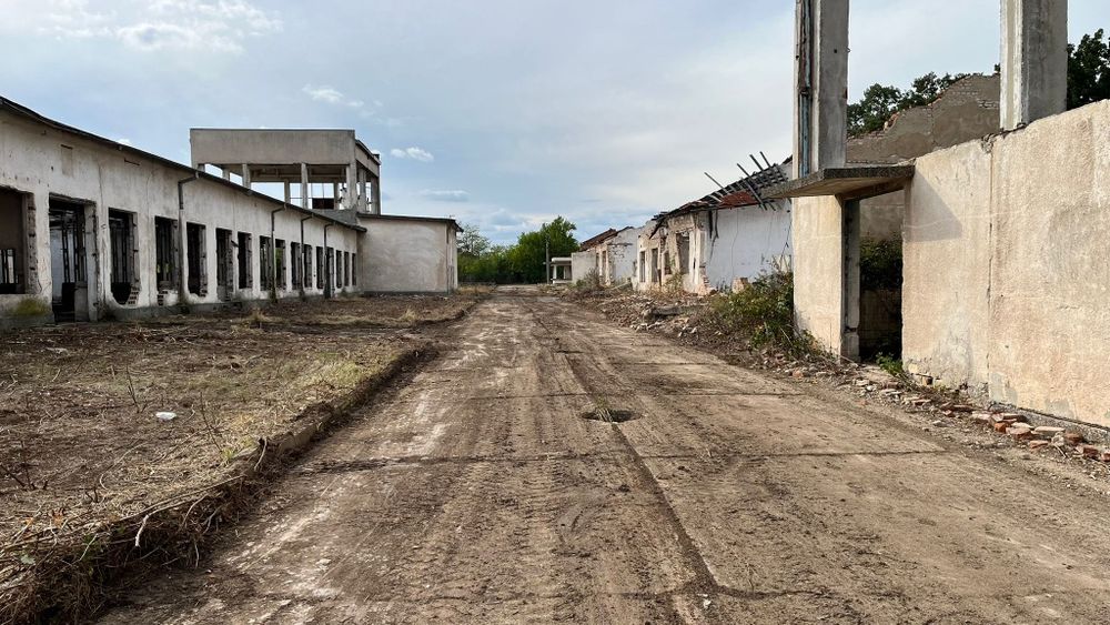 Продава се Промишлена сграда в Брезово - 30000 кв.м за 47 €/кв.м - Снимка #16