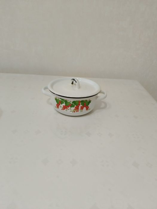 Продам  миску и кастрюли эмалированные б.у.