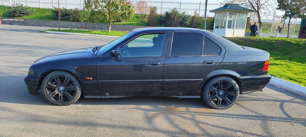 BMW madel 318 holati yahshi