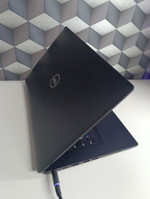 Dell 7490 impecabil procesor i5 8350 cu sim