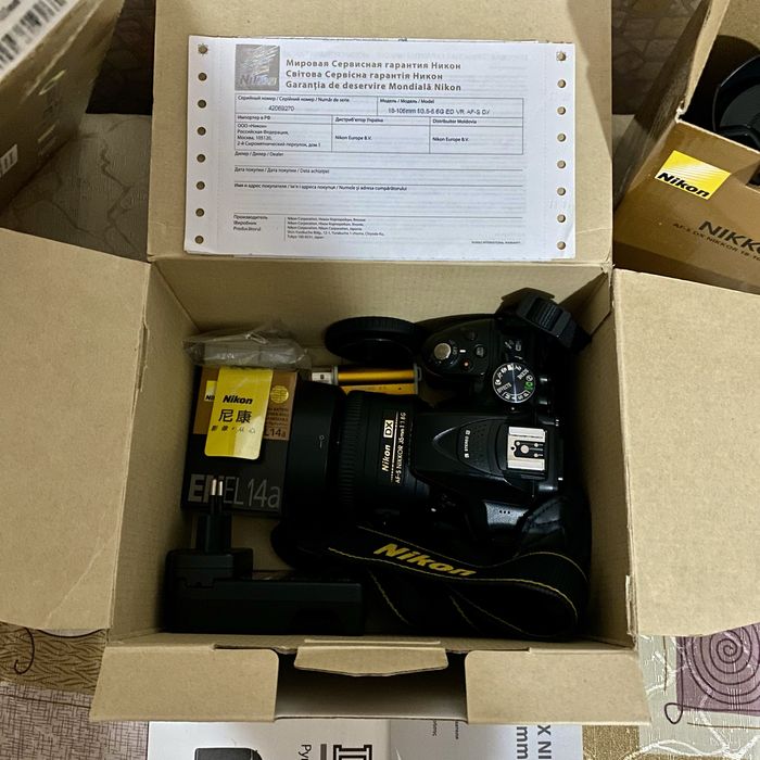 Nikon D5300. Nikkor 18-105 VR, Nikkor 35 m 1:1.8 G, Акумы, Документы.