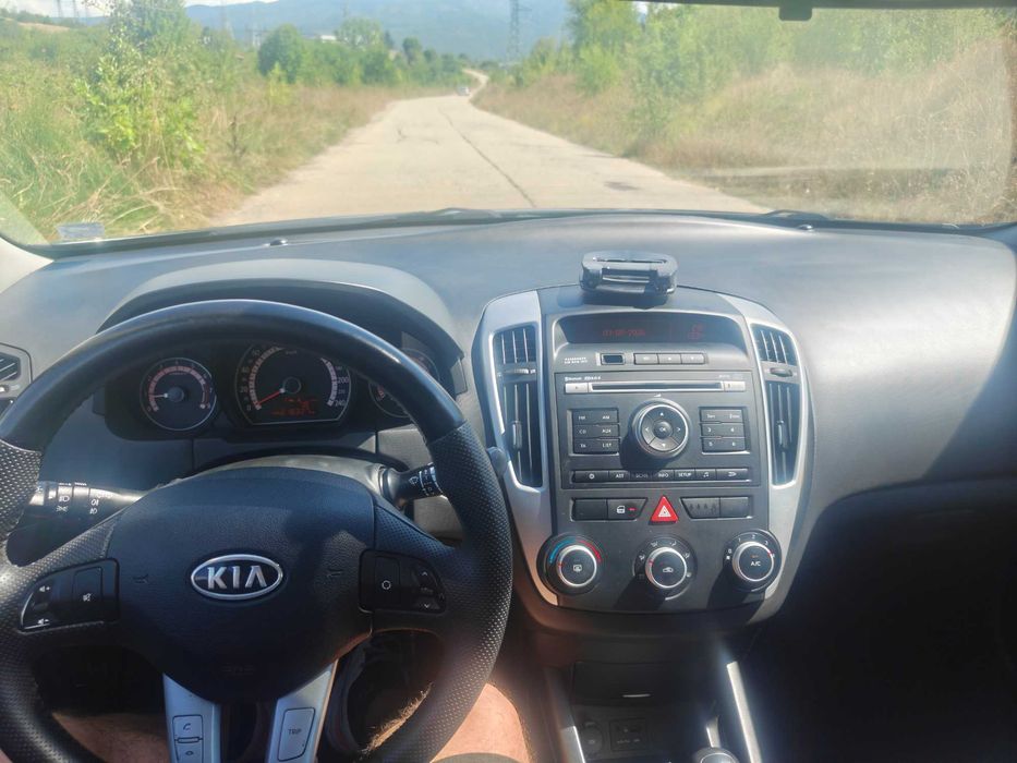 Автомобил Киа Сийд 1.6 i