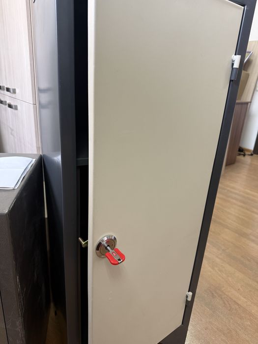 Сейф , шкаф -сейф для бухгалтерии