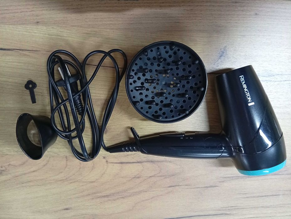 Сешоар Remington On The Go D1500 – компактен, със забележка