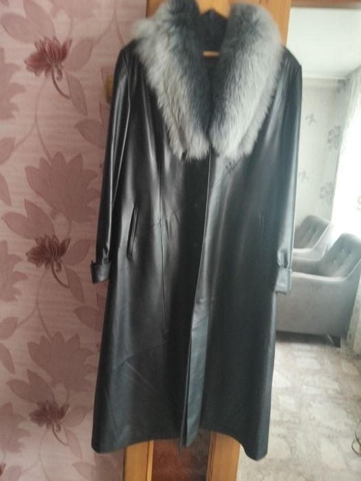 Продам 2,новые шубы и плащ кожанный