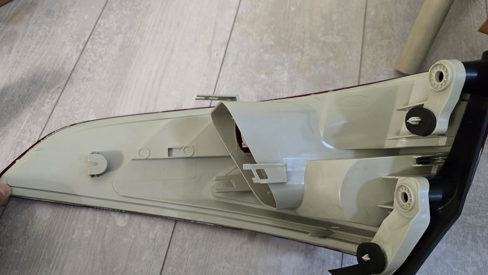 Продам стоп сигнал от Renault Fluence. Fluins