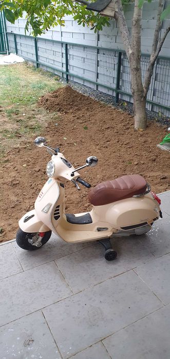 Motocicleta Electrica VESPA 6V cu Sunet