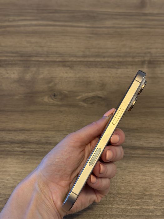 Iphone 16 pro - desert titanium