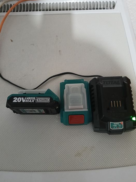 2 Acumulatori Total+încărcător