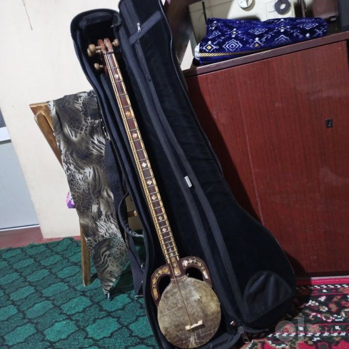 Qashqar rubob sotiladi