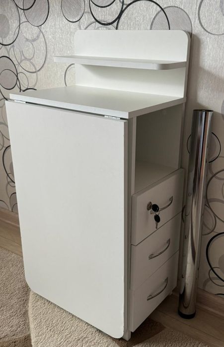 Продам маникюрный стол