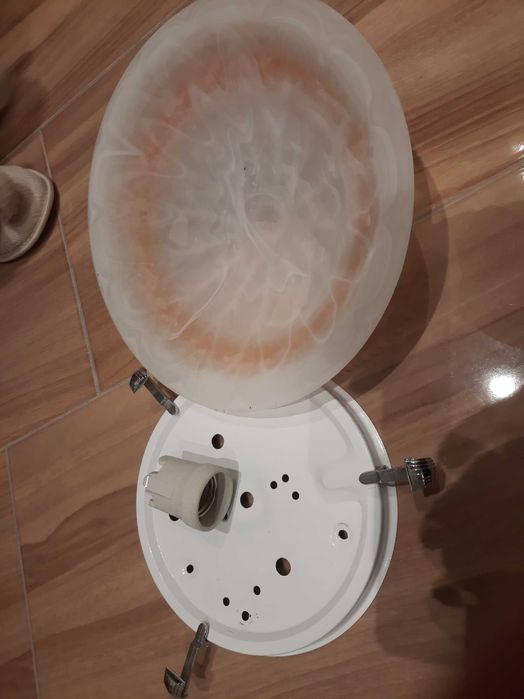 Плафон за стена или таван