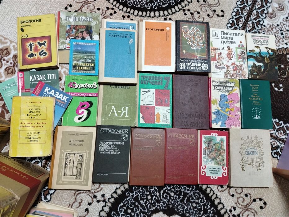 Книги разных жанров цена  от 500тг