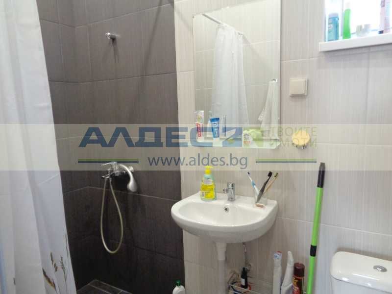 Дава се под наем Тристаен апартамент в София, Център - 100 кв.м за 918 € - Снимка #11