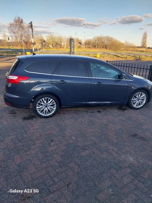 Vând Ford focus an2013