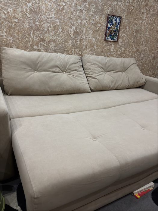 Продам диван с подушками