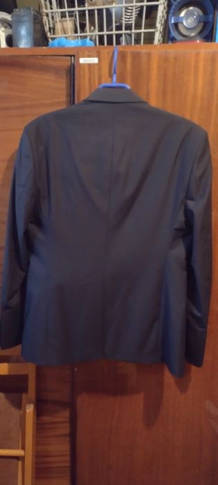 Vând costum nou la comanda made în Turcia+cămașa măr.l.xxl