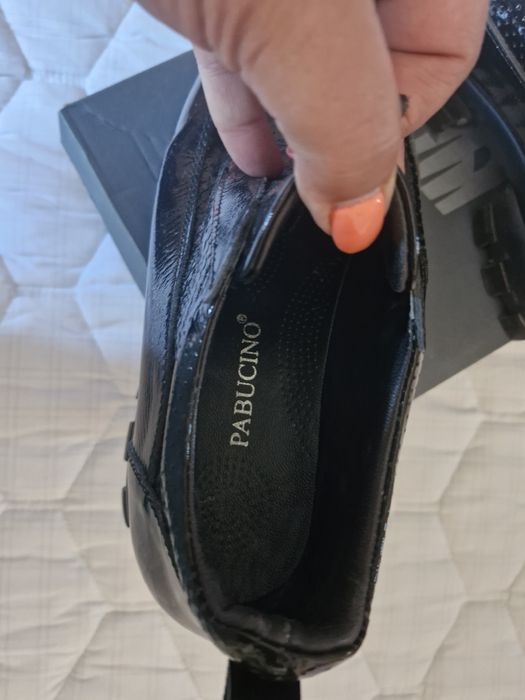 Обувки от естествен лак