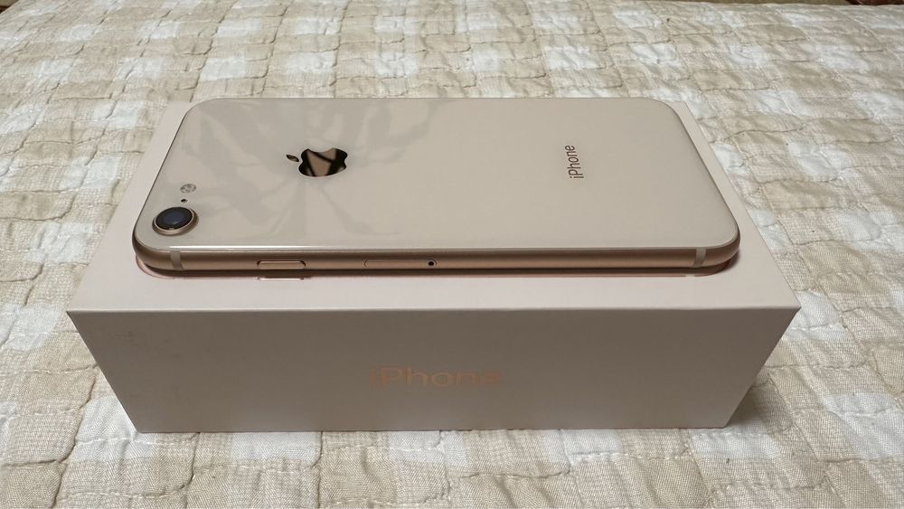 iPhone 8 gold  64 gb (в идеале)