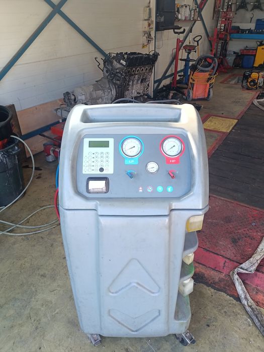 Mașina .Aparat încărcat clima auto