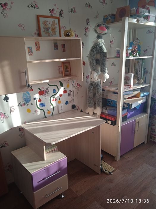 Продам гарнитур в детскую