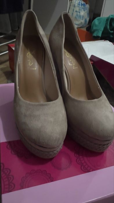 Продам обувь в отличном состояние