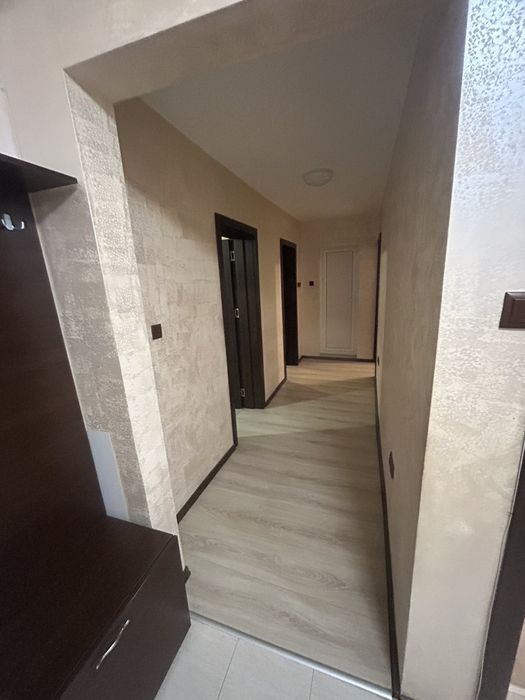 Дава се под наем Тристаен апартамент в Варна, Колхозен пазар - 110 кв.м за 612 € - Снимка #9