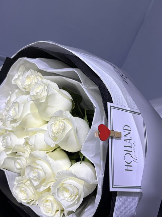 Белые розы 17 шт