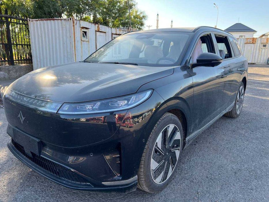 Dongfeng eπ 008  MAX