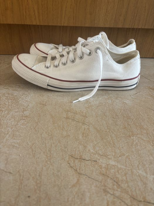 Бели кецове Converse