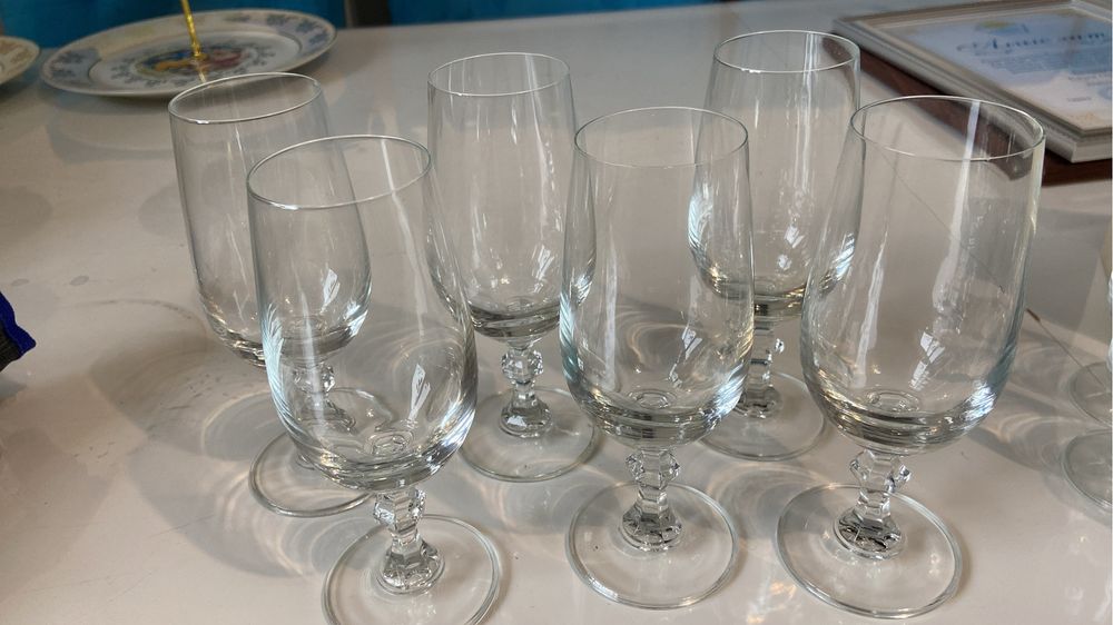 Тарелки, рюмка, фужеры