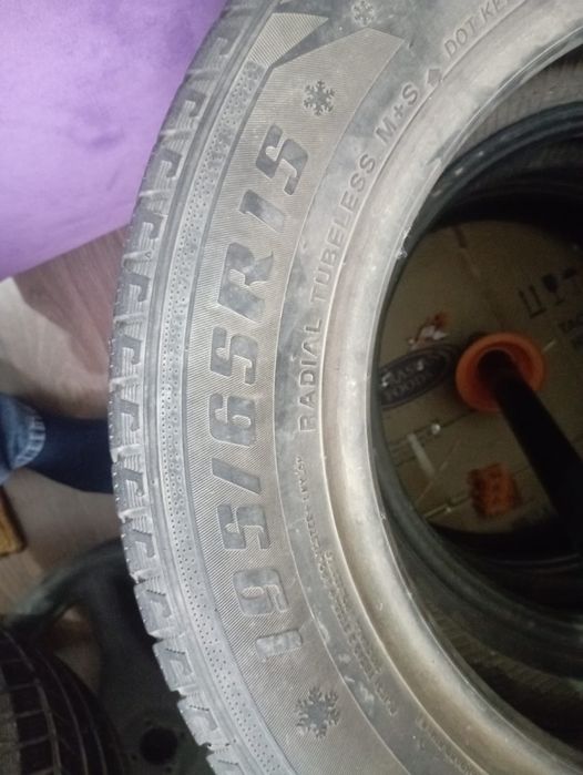 Продам комплект зимней резины  195/65/15 Б/у