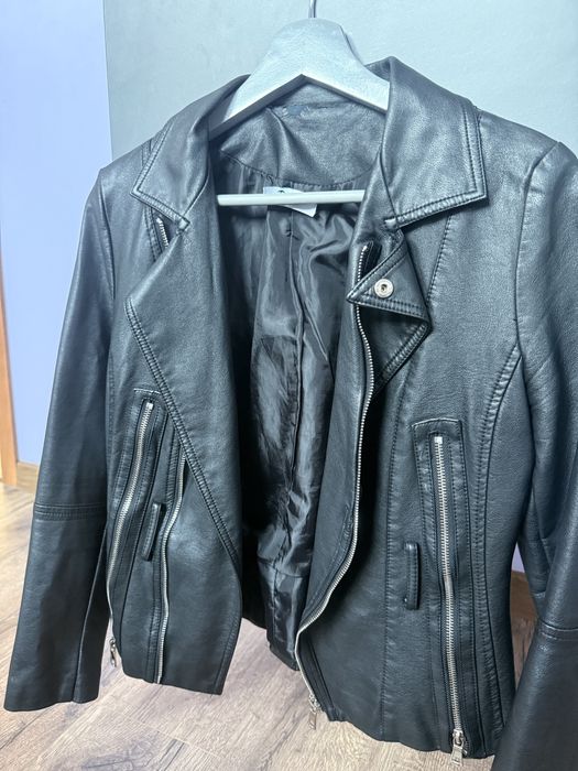 Дамско кожено яке със следи от употреба