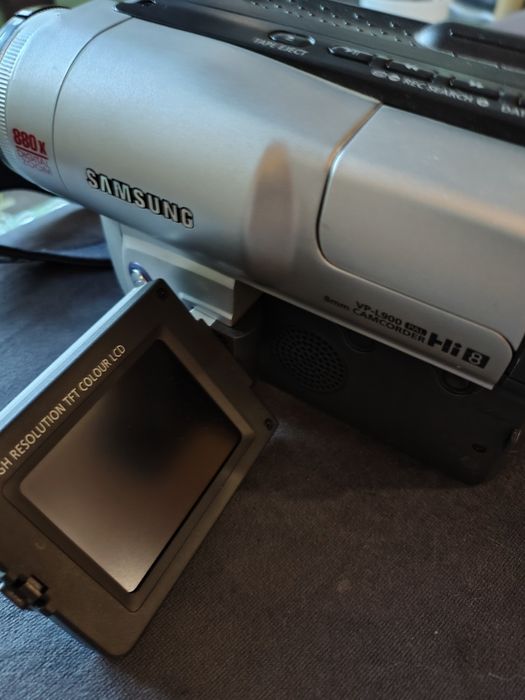 Продавам видеокамера с дигитална касета H8 самсунг