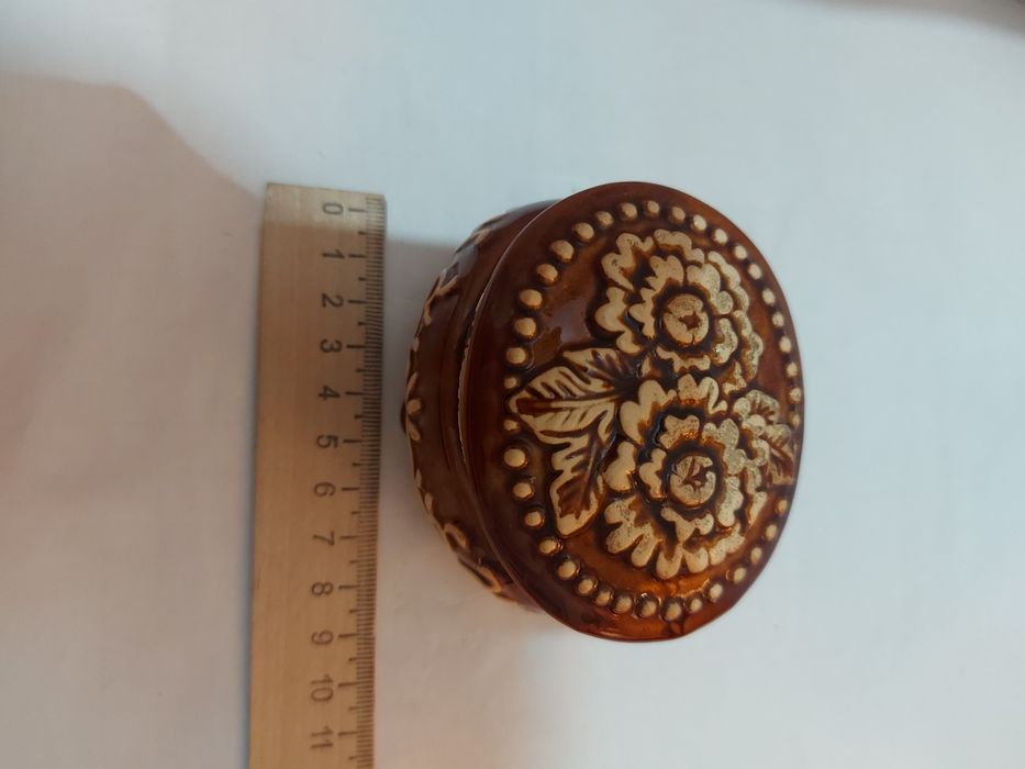 Шкатулка маленькая.