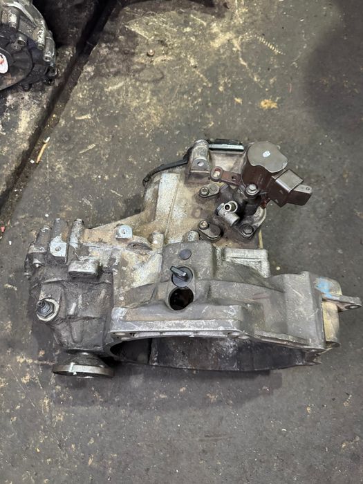 Коробка механика VW PASSAT B3 / B4