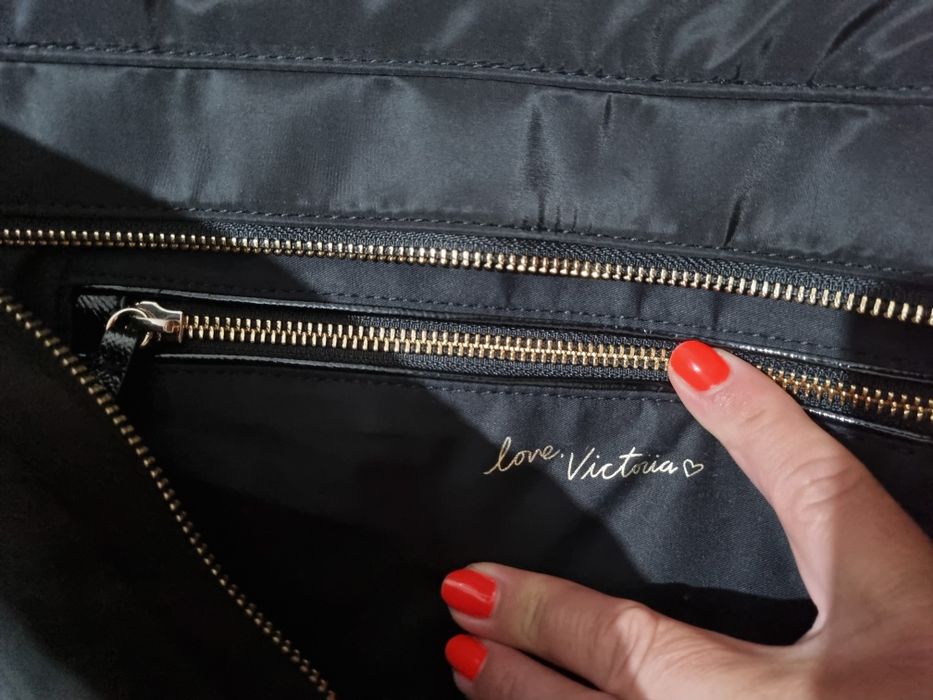 Черна чанта с пайети Victoria's Secret-120лв.