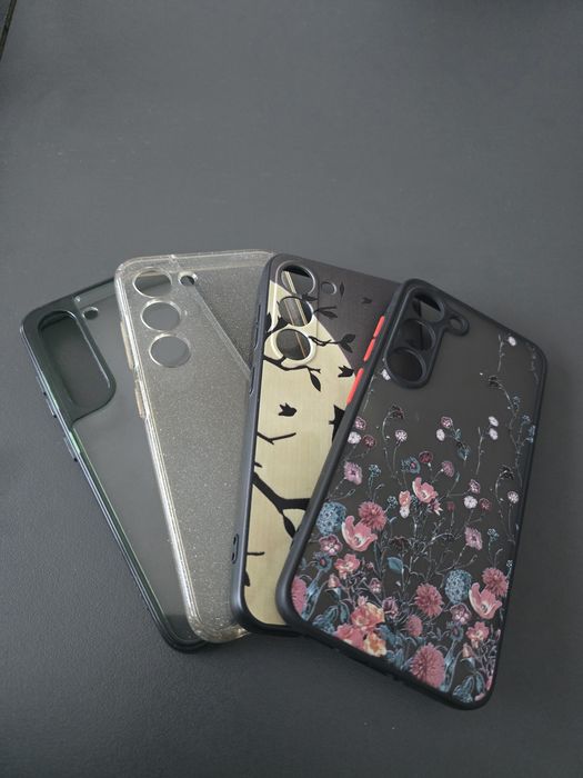 Vand 4 huse compatibile cu Samsung S23