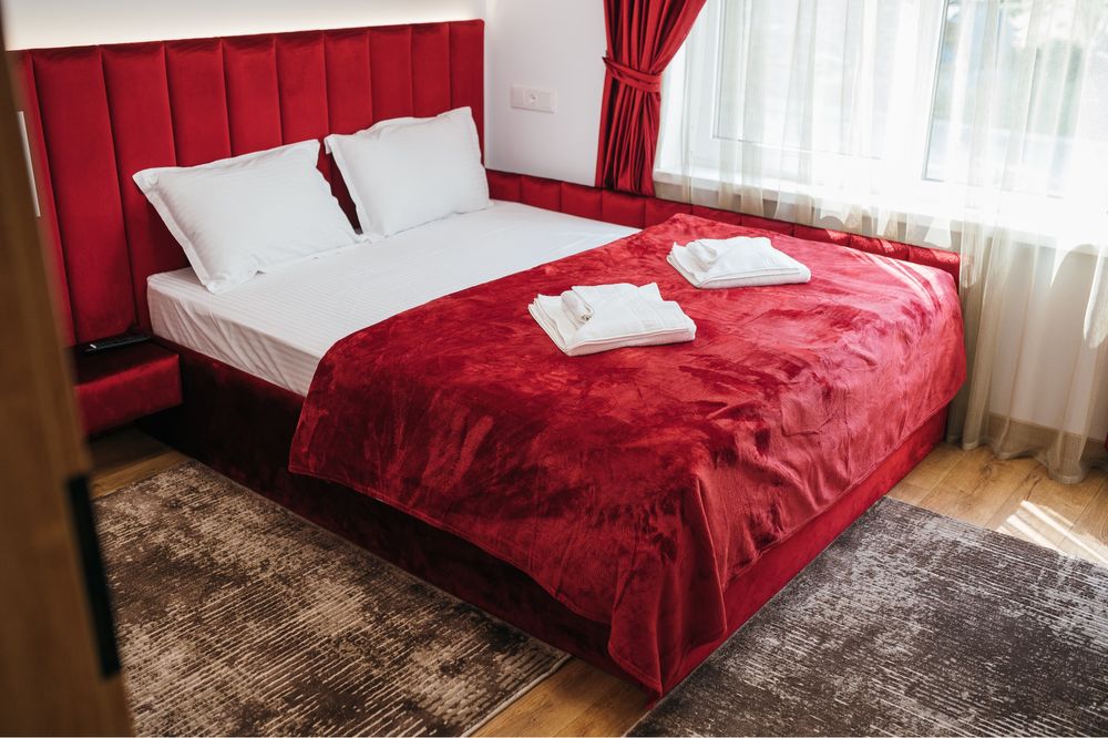 Inchiriem Cabana 10 camere in Campul Cetatii