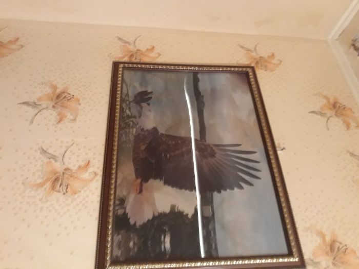 продам картины в том числе водопад с подсветкой и музыкой