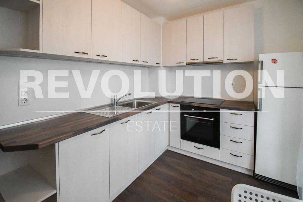 Дава се под наем Тристаен апартамент в София, Младост 2 - 95 кв.м за 850 € - Снимка #3