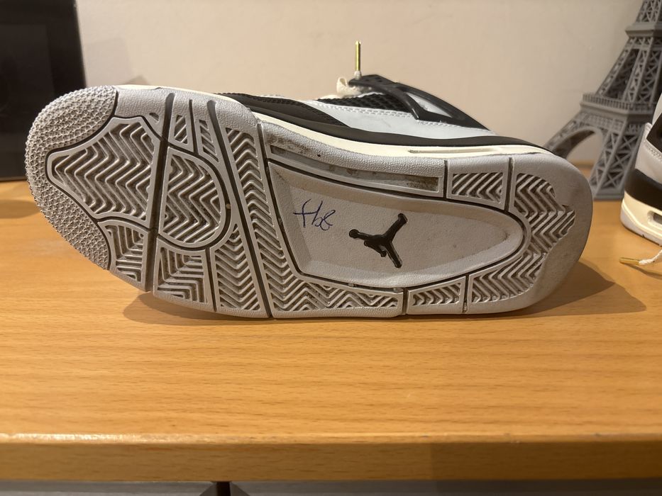 Adidasi Jordan 4 impecabili