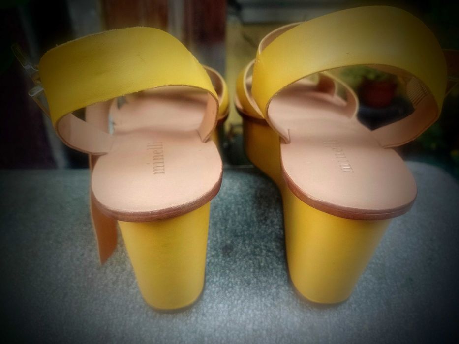 Sandale galbene cu platforma marca Minelli