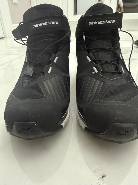 Продам мотообувь фирмы Alpinestars